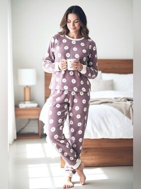 Cozy Mauve Floral Fleece Pajama Set - Women's Long Sleeve Sleepwear